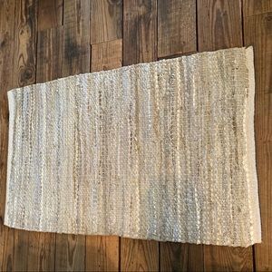 Boho Rug Woven Neutral w/slivers of shiny silver 23”…